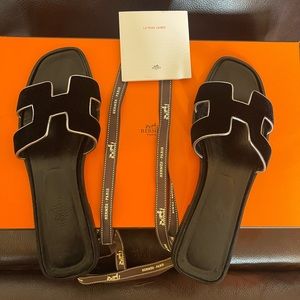 Hermes Oran Black Velvet Goat skin Sandals sz 8